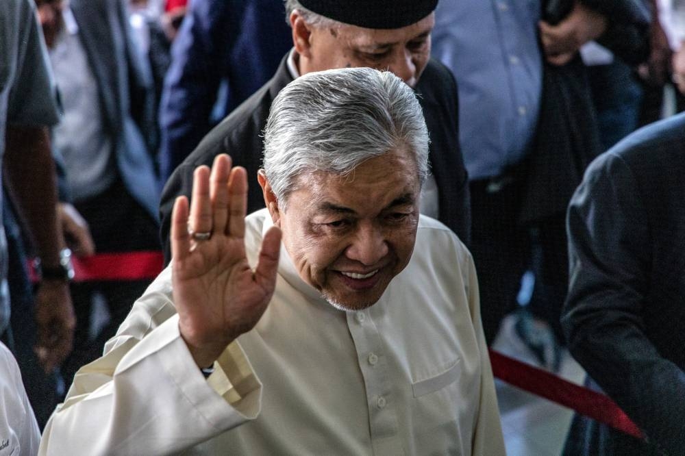 Datuk Seri Ahmad Zahid Hamidi arrives at the Shah Alam High Court September 23, 2022. — Picture by Firdaus Latif