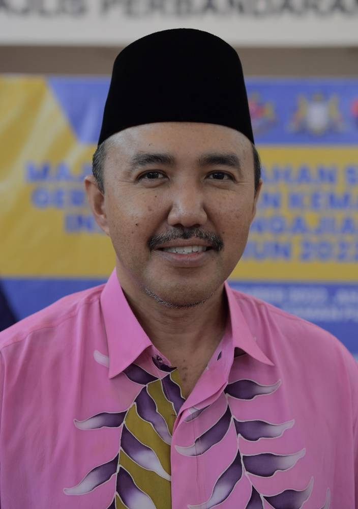 Johor Housing and Local Government Committee chairman Datuk Mohd Jafni Md Shukor speaks to the media in Kulai September 25, 2022. — Bernama pic