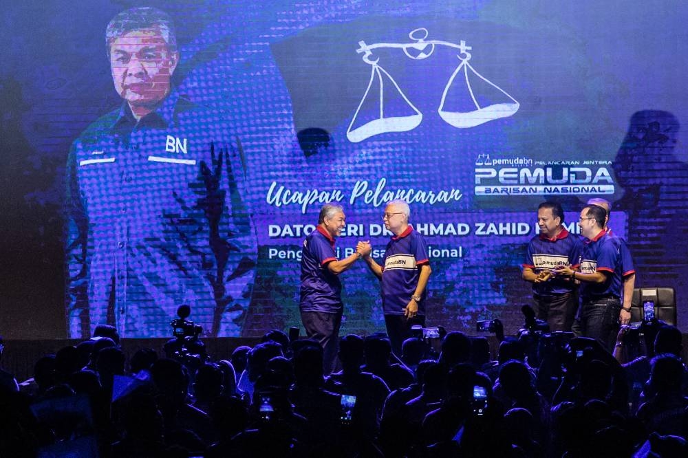 Barisan Nasional Chairman Datuk Seri Ahmad Zahid Hamidi and Prime Minister Datuk Seri Ismail Sabri Yaakob  during the launch of Barisan Nasional Youth machinery at Titiwangsa Stadium in Kuala Lumpur on September 17, 2022. — Picture by Firdaus Latif 