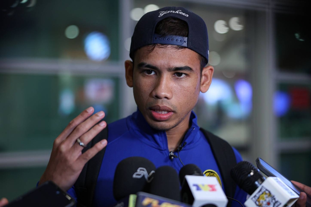 Harimau Malaya winger Muhammad Safawi Rasid speaks to reporters at KLIA2, Sepang September 26, 2022. — Bernama pic