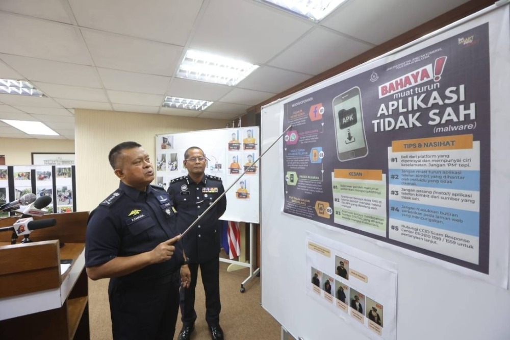 Johor Police Bust Illegal Online Gambling Syndicate With Arrest Of Five ...