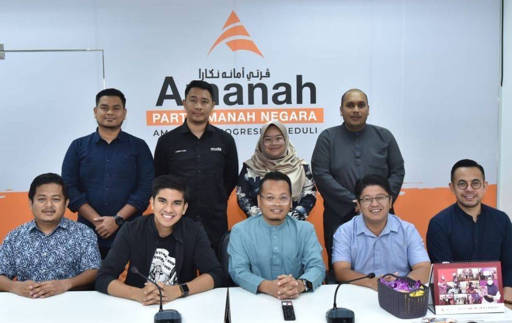 Top leaders from Muda and Pakatan Harapan's seat negotiations committee announced official talks for the former to join the Opposition coalition today. — 