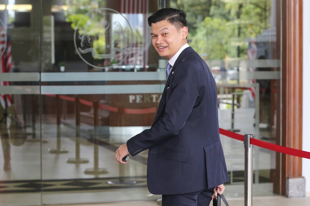 Lawyer, Wan Aizudin Wan Mohammed arrives at Kuala Lumpur High Court. Sept 29, 2022. — Picture by Yusof Mat Isa