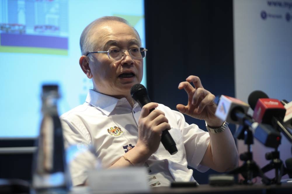 MCA president Datuk Seri Wee Ka Siong said the party will be fielding new faces for GE15. — Picture by Ahmad Zamzahuri