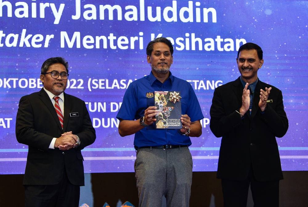 Health Minister Khairy Jamaluddin (centre) poses with the book ‘An Overview of Disaster Life Support In Disaster Management’ during the opening ceremony of a Disaster Management Seminar and the launching of the book at Kuala Lumpur World Trade Centre in Kuala Lumpur October 11, 2022. — Bernama pic