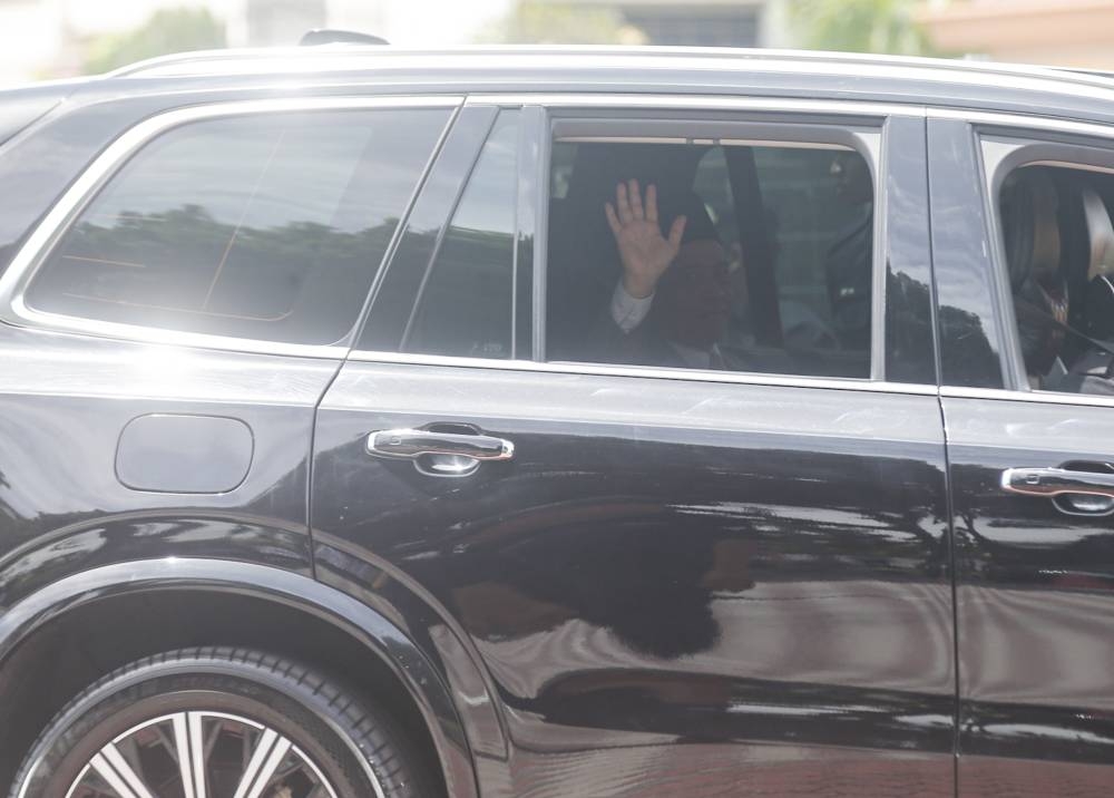 Perak Mentri Besar Datuk Seri Saarani Mohamad arrives at Istana Kinta in Ipoh October 12, 2022. — Picture by Farhan Najib