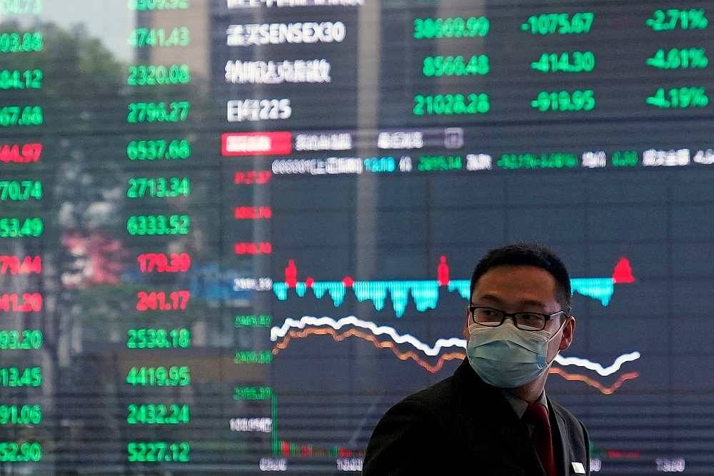 MSCI's broadest index of Asia-Pacific shares sank 0.54 per cent, languishing close to yesterday's 2 1/2-year low. ― Reuters pic