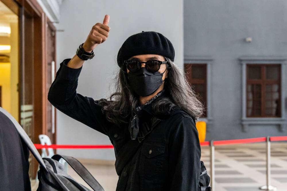 Fahmi Reza is pictured at Kuala Lumpur High Court in Kuala Lumpur August 26, 2022. —  Picture by Firdaus Latif