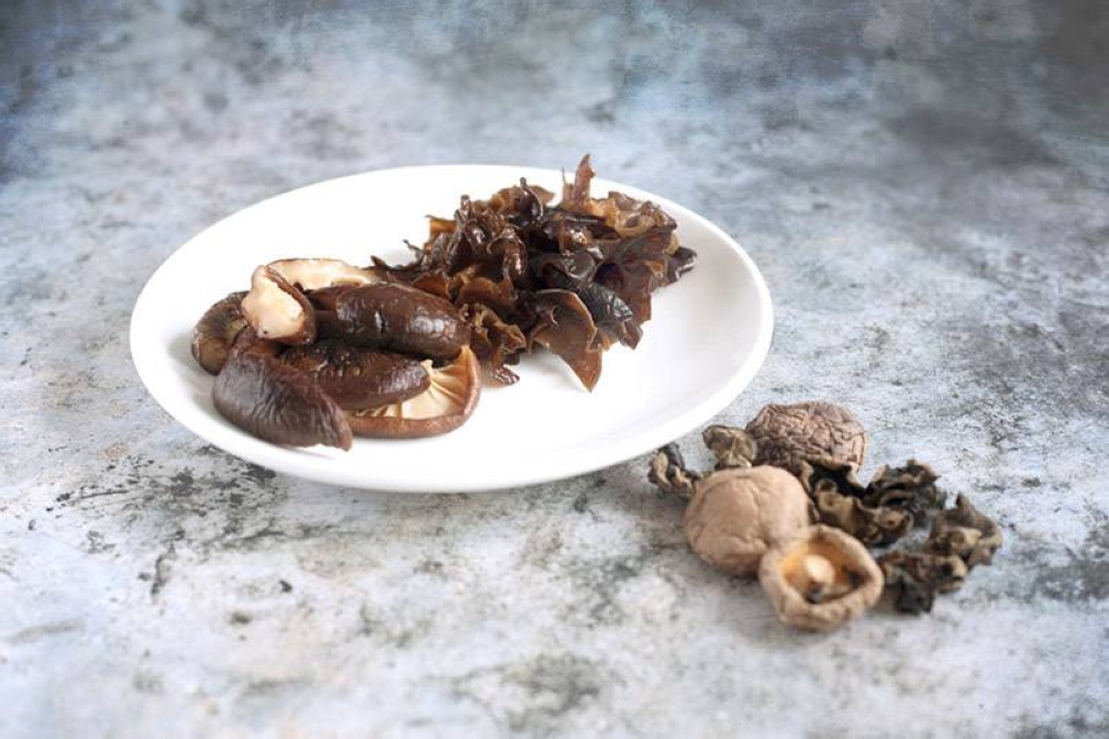 Before using, remember to rehydrate the dried shiitake mushrooms and black/wood-ear fungus.