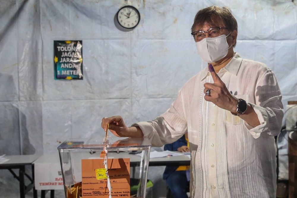 File picture shows Sarawak Chief Minister Tan Sri Abang Johari Openg casting his ballots during the Sarawak State election at Kompleks Sukan Satok in Kuching December 14, 2021. — Picture by Yusof Mat Isa