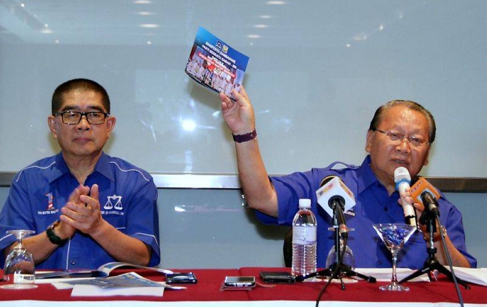 PBS president Tan Sri Joseph Pairin Kitingan (right) said GE15 will be very important particularly in the context of Sabah's rights within the Malaysia Agreement 1963. — Bernama file pic