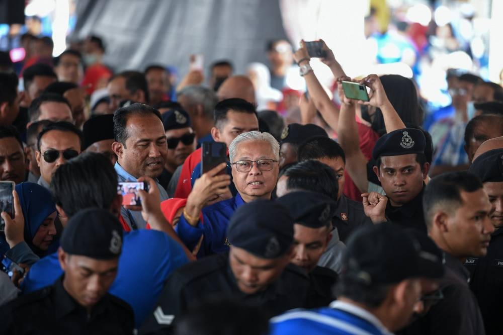 Caretaker Prime Minister Datuk Seri Ismail Yaakob attends a Keluarga Malaysia community programme in Tasek Gelugor October 19, 2022. ― Bernama pic