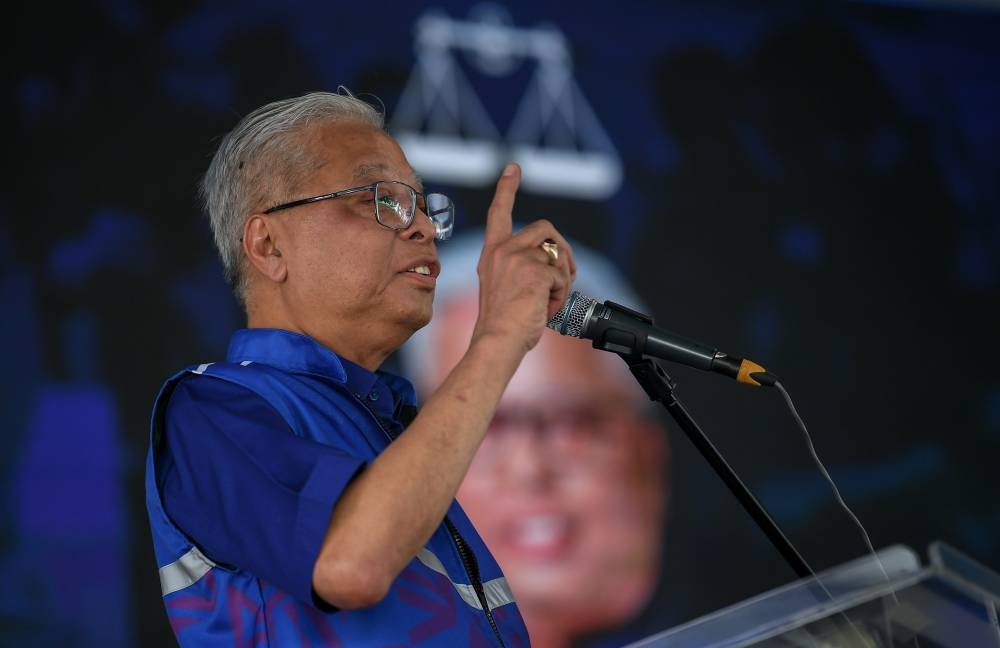 Caretaker Prime Minister Datuk Seri Ismail Sabri Yaakob gives a speech at the Kedah leg of BN’s ‘Solidarity, Stability and Prosperity’ programme at Dataran Serdang, October 19, 2022. — Bernama pic 