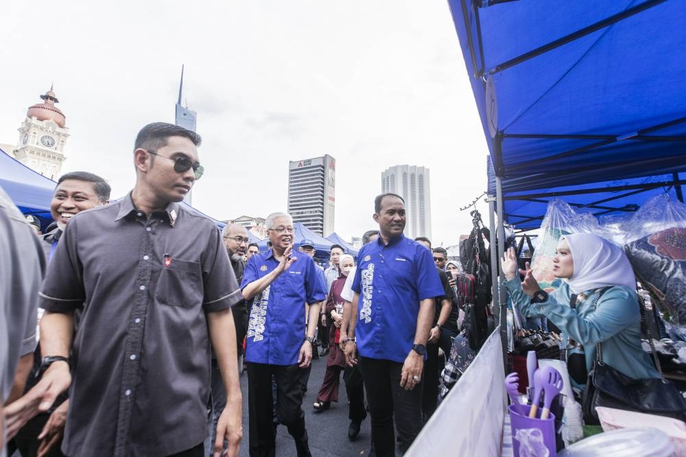 Datuk Seri Ismail Sabri Yaakob during the walkabout at a festival for hawkers, small traders and micro entrepreneurs at Dataran Merdeka, Kuala Lumpur, October 20, 2022. — Picture by Hari Anggara