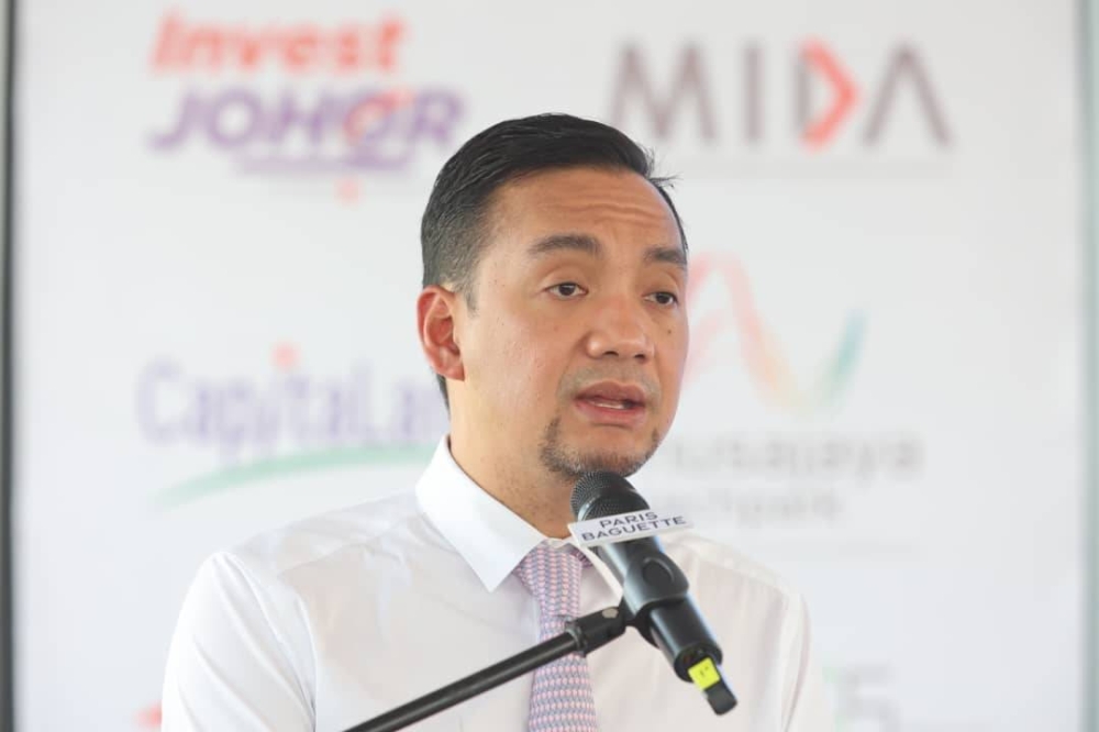 Johor Mentri Besar Datuk Onn Hafiz Ghazi speaks during an event at the Nusajaya Tech Park in Iskandar Puteri, Johor, October 20, 2022. — Picture by Ben Tan