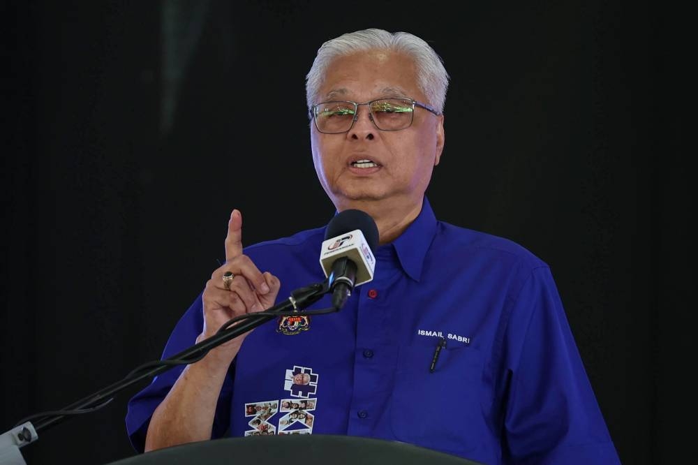 Caretaker Prime Minister Datuk Seri Ismail Sabri Yaakob delivers a speech at a programme with the officers and staff of the Central Terengganu Development Authority at the Bandar Seri Bandi Sports Complex in Kemaman, October 21, 2022. — Bernama pic 