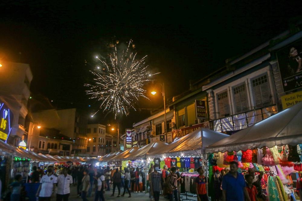 With Deepavali around the corner, Hindus in Ipoh are taking the opportunity to carry out last minute shopping at Little India in preparation for the festival October 22, 2022. — Picture by Farhan Najib