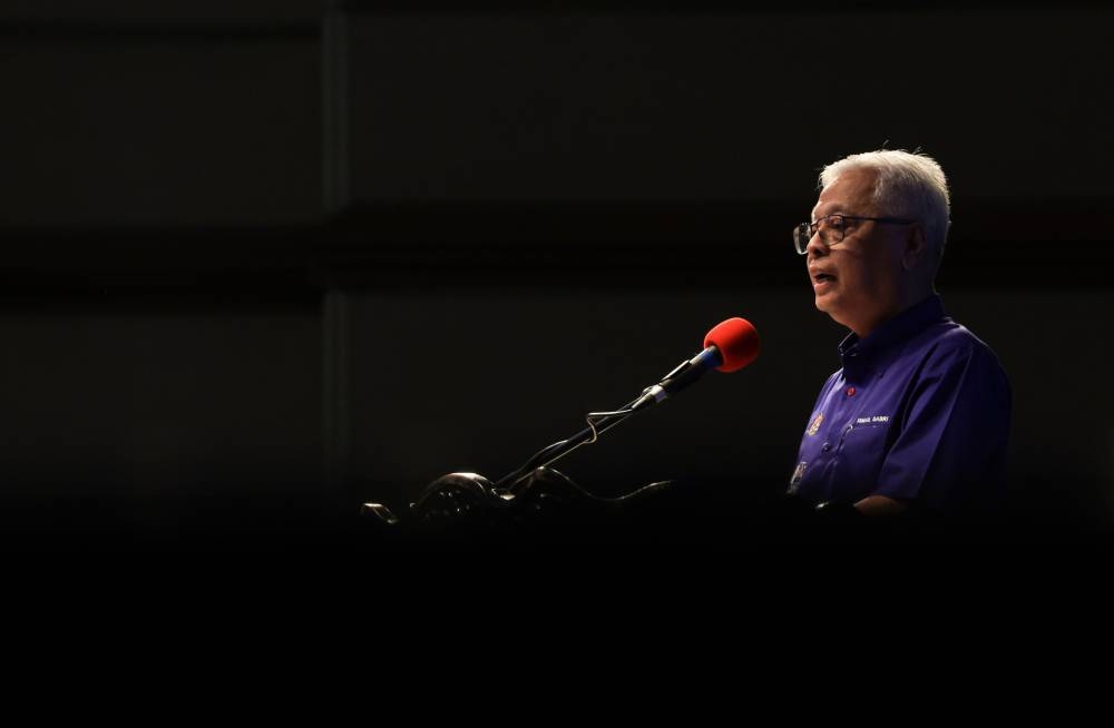 Prime Minister Datuk Seri Ismail Sabri Yaakob speaking at the Malaysian Family Aspirations Tour at Sultan Haji Ahmad Shah's Perak Jubilee Hall in Kuantan, October 29, 2022. — Bernama pic