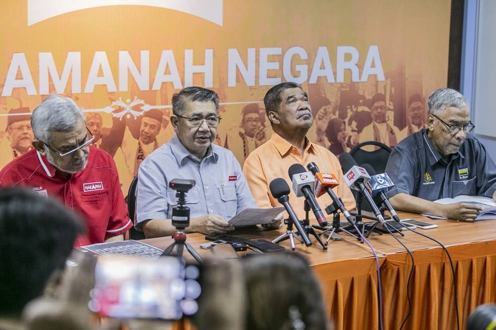 (From left) Khalid Abdul Samad, Amanah deputy president Datuk Seri Salahuddin Ayub, Amanah president Mohamad Sabu and party secretary-general Datuk Mohd Hatta Md Ramli at its press conference at Wisma Amanah Negara in Kuala Lumpur, October 30, 2022. — Picture by Hari Anggara