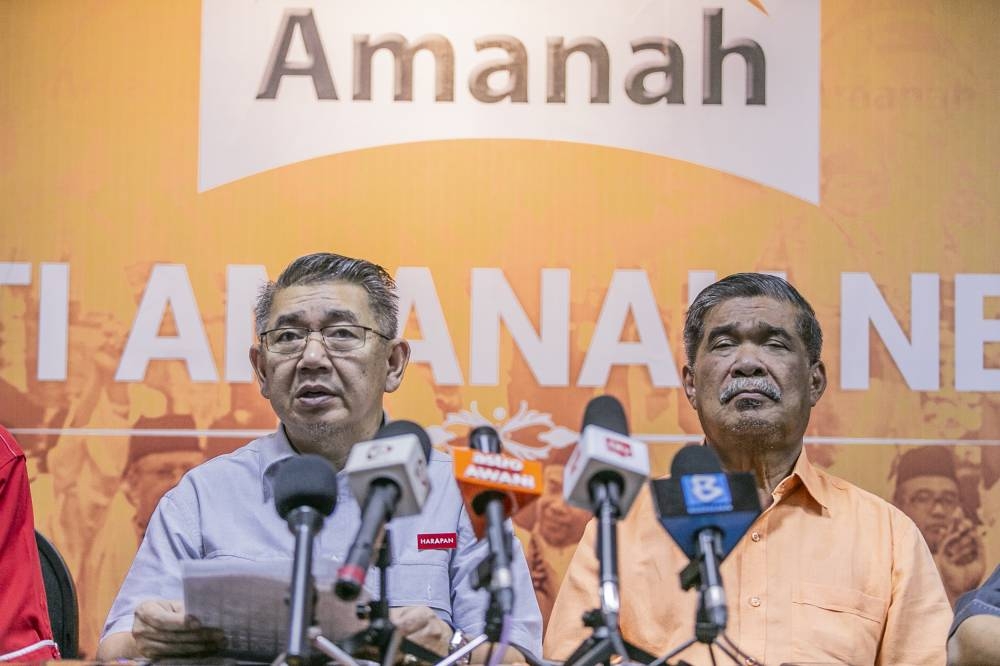 Amanah president Mohamad Sabu (2nd right) said the decision was difficult but noted that Datuk Phahrolrazi Mohd Zawawicould still appeal. — Picture by Hari Anggara