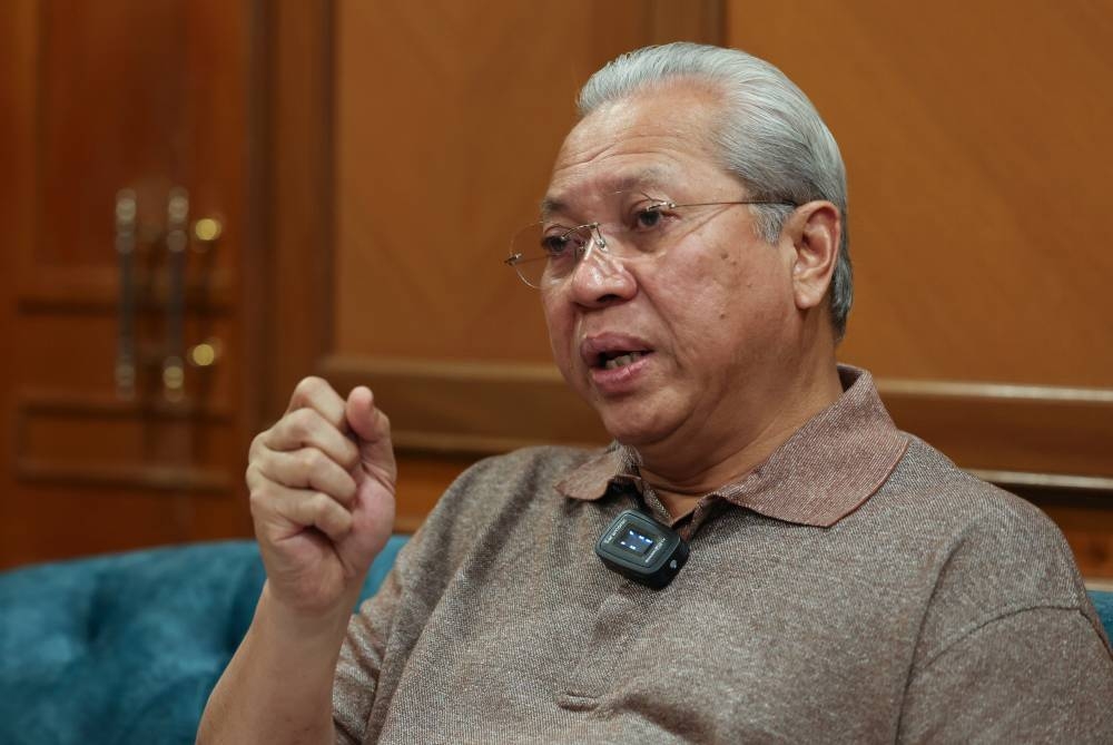 Tan Sri Annuar Musa speaks during a press conference in Kota Bharu November 1, 2022. — Bernama pic