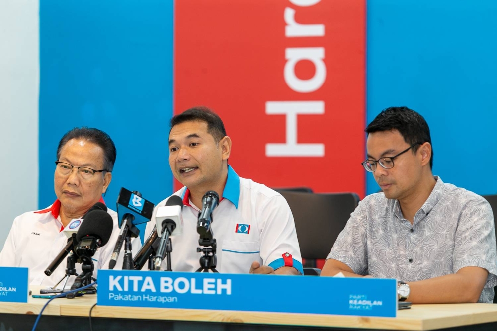 PKR deputy president Rafizi Ramli (centre) addresses members of the media during a press conference at the party's headquarters in Petaling Jaya November 1, 2022. — Picture by Raymond Manuel