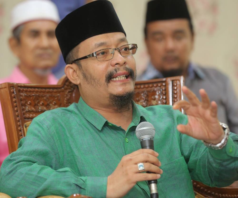 Popular Islamic preacher Datuk Mohammad Kazim Elias had in 2018 said he was offered to contest in the 14th general election, but said he rejected the offer as he loved his tahfiz school more. — Picture by Marcus Pheong