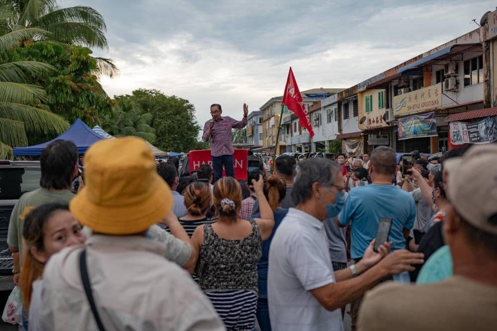 Datuk Seri Anwar Ibrahim delivers a speech during a walkabout in Taman Tunku, Miri, Sarawak, November 1, 2022. — Picture from Facebook/Anwar Ibrahim 