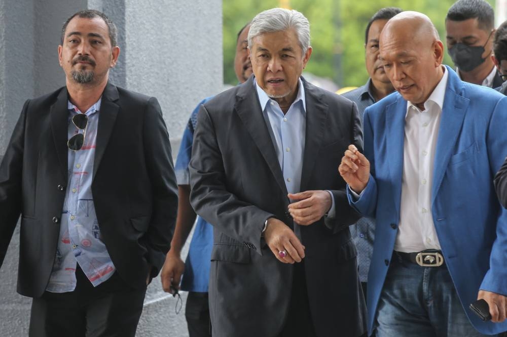 Datuk Seri Ahmad Zahid Hamidi arrives at the Kuala Lumpur High Court November 2, 2022. — Picture by Ahmad Zamzahuri