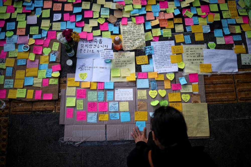 A mourner leaves a message near the site of a crowd crush that happened during Halloween festivities, in Seoul, South Korea, November 2, 2022. — Reuters pic