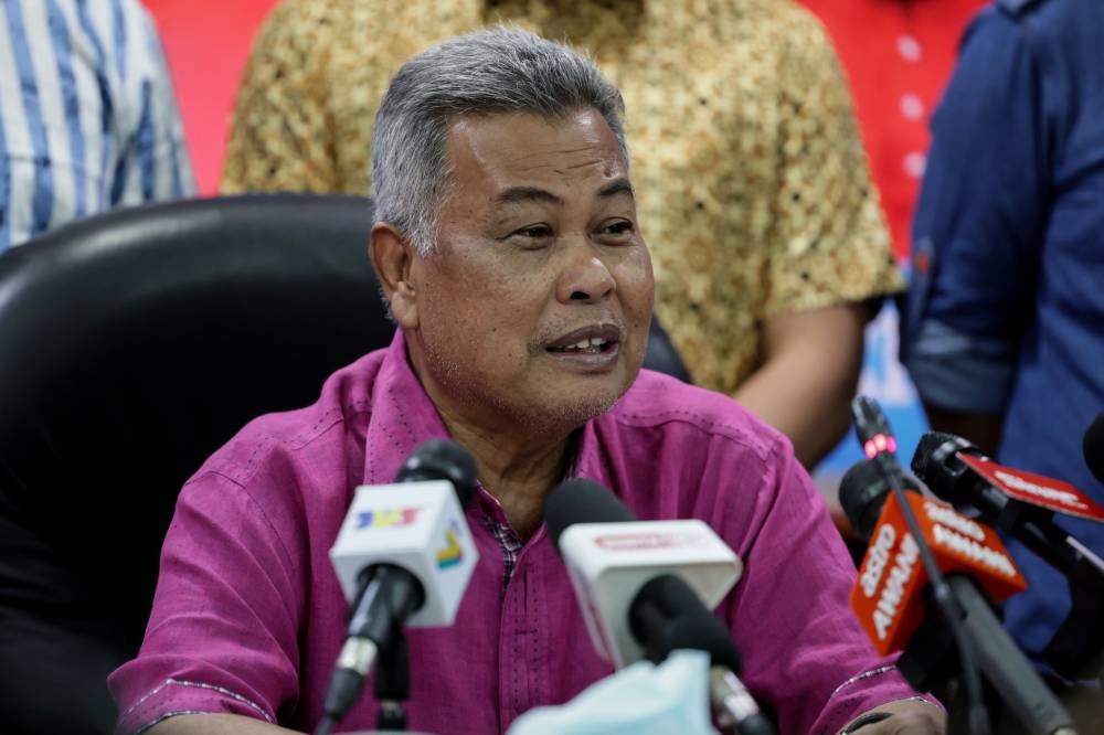 Terengganu BN chairman Datuk Seri Ahmad Said at a press conference after handing over the GE15 parliamentary candidate documents at the state Umno Liaison Office, November 3, 2022. — Bernama pic 