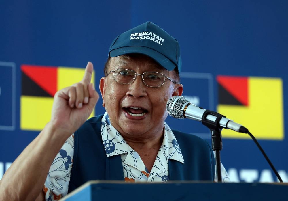 Negri Sembilan Perikatan Nasional adviser Tan Sri Dr Rais Yatim speaks after flagging off PN’s Negri Sembilan machinery in Nilai, November 3, 2022. — Bernama pic 