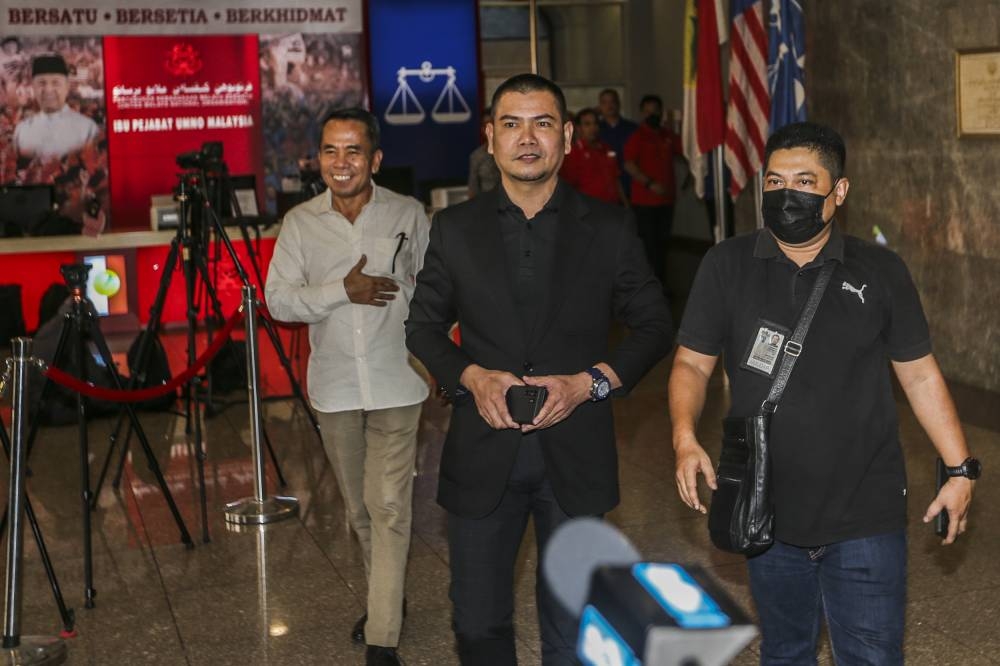 Kok pointed out that Jamal (centre) still has ongoing bankruptcy proceedings from her defamation suit against him in 2017 after he accused her of misappropriating RM2 million of Yayasan Warisan Anak Selangor funds. — Picture by Hari Anggara