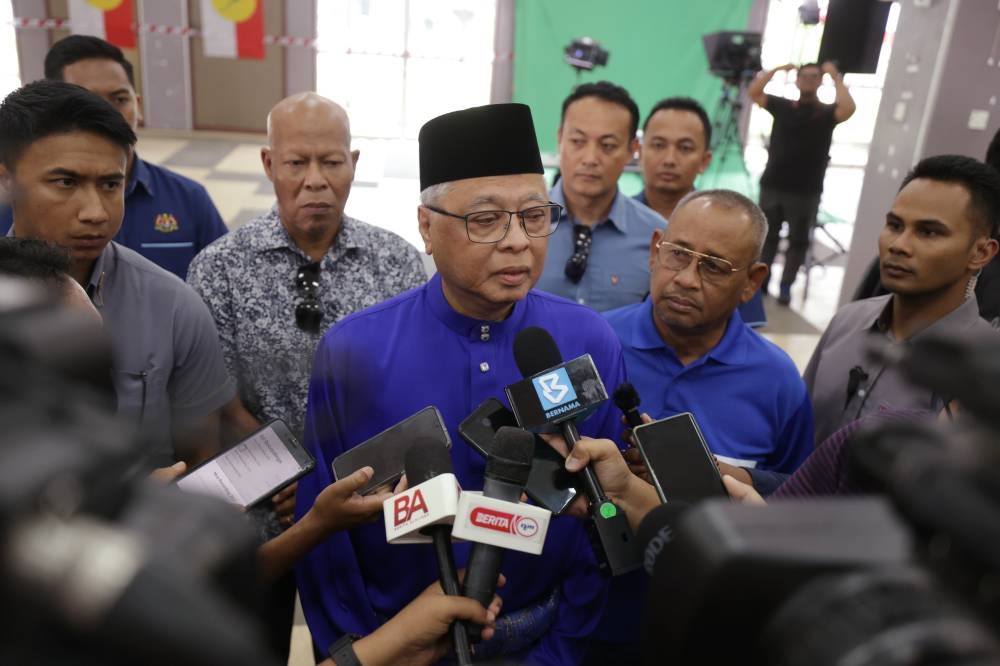 Datuk Seri Ismail Sabri Yaakob speaks to reporters during a visit to Barisan Nasional election machinery's operations room in Bera November 4, 2022. — Bernama pic