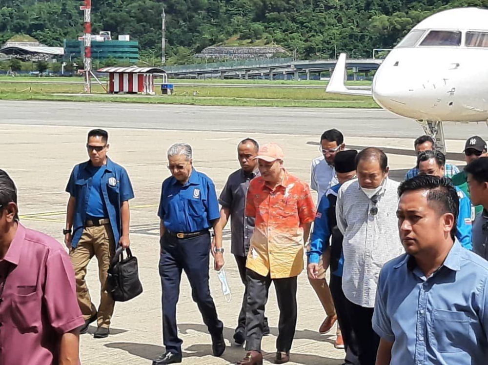 Tun Dr Mahathir was national chairman of Parti Pribumi Bersatu Malaysia when Datuk Seri Hajiji Noor was its Sabah chairman.