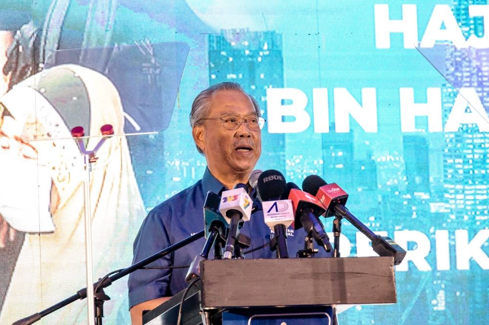 Perikatan Nasional (PN) chairman Tan Sri Muhyiddin Yassin speaking during the launch of the Perikatan Nasional (PN) manifesto at the Glenmarie Hotel and Golf Resort in Shah Alam on November 6, 2022. — Picture by Firdaus Latif