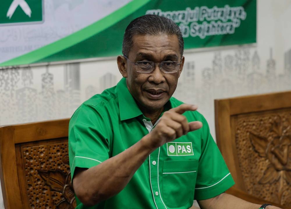 PAS secretary-general Datuk Seri Takiyuddin Hassan speaks to the media at the Kota Baru Member of Parliament service centre in Kelantan, November 7, 2022. — Bernama pic 