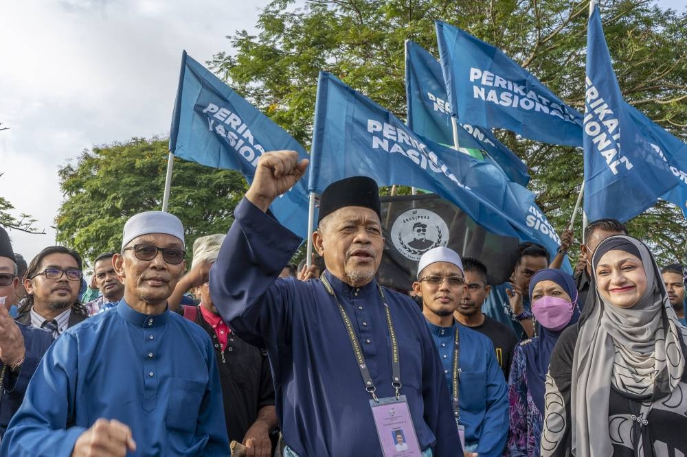 Perikatan Nasional Arau candidate Datuk Seri Shahidan Kassim chanting at the nomination centre for the 15th general election at Politeknik Tuanku Syed Sirajuddin, Perlis November 5, 2022. — Picture by Shafwan Zaidon