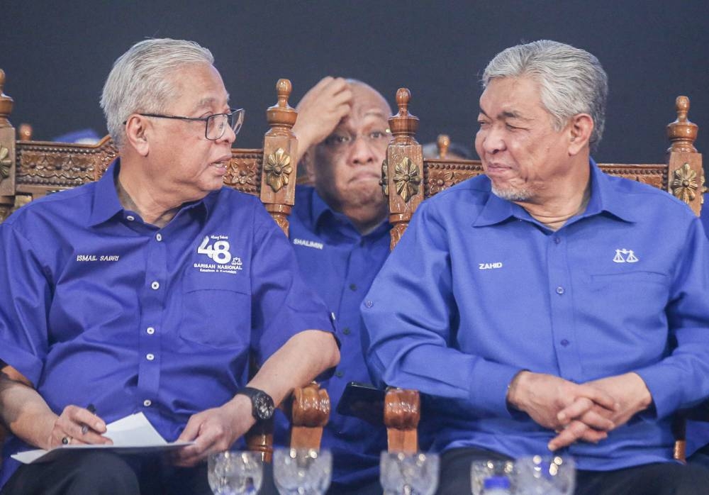 Datuk Seri Ismail Sabri Yaakob said the narrative played by the rivals that the BN candidate for prime minister after the 15th General Election (GE15) is Datuk Seri Ahmad Zahid Hamidi, who is the Umno president, is slander deliberately created to confuse the people and cause a rift in the coalition. — Picture by Farhan Najib