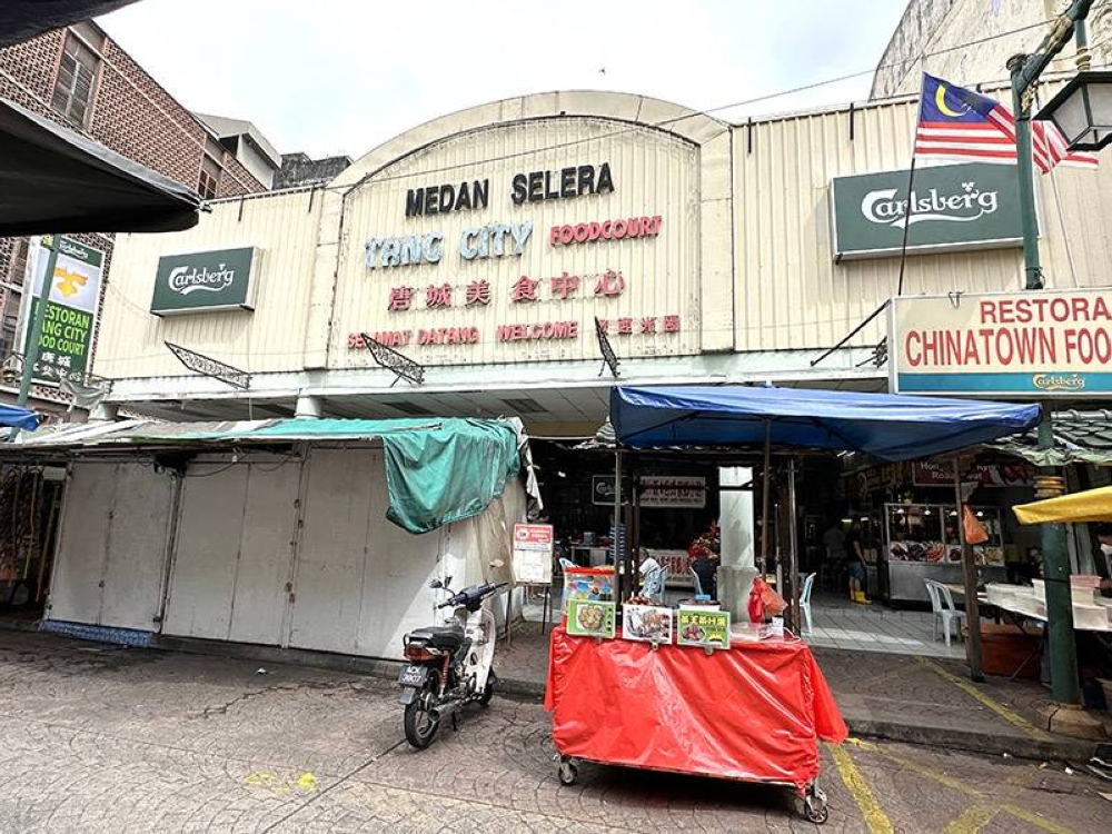 Look for Tang City Food Court along Jalan Hang Lekir near Petaling Street.