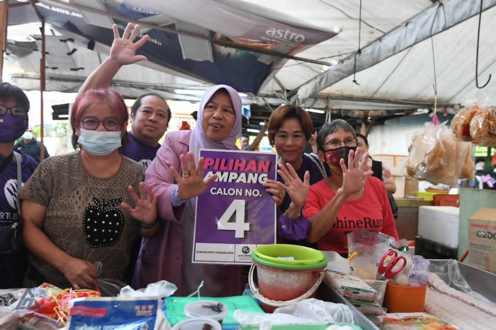 Datuk Zuraida Kamaruddin during her walkabout on the third day of campaigning in Jalan Besar Ampang, November 7, 2022. — Picture courtesy of PBM 