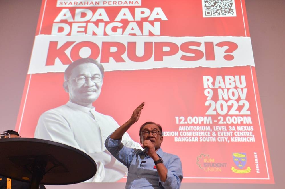 Datuk Seri Anwar Ibrahim speaks during a talk entitled 'Ada Apa Dengan Korupsi?' in Bangsar November 9, 2022. — Picture by Miera Zulyana