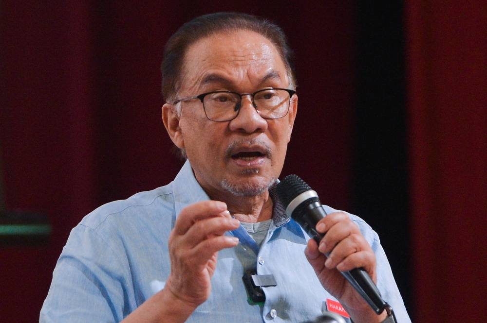 Datuk Seri Anwar Ibrahim speaks during a talk entitled 'Ada Apa Dengan Korupsi?' in Bangsar November 9, 2022. — Picture by Miera Zulyana