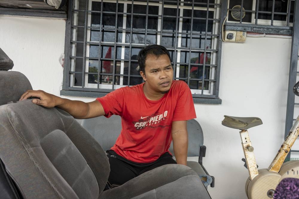 Daily wage earner Fuad is worried about the traffic jam on Jalan Simpang Kuala, which causes traffic to divert through the area. He said it's dangerous for kids playing in the area and some of them have almost been hit. 