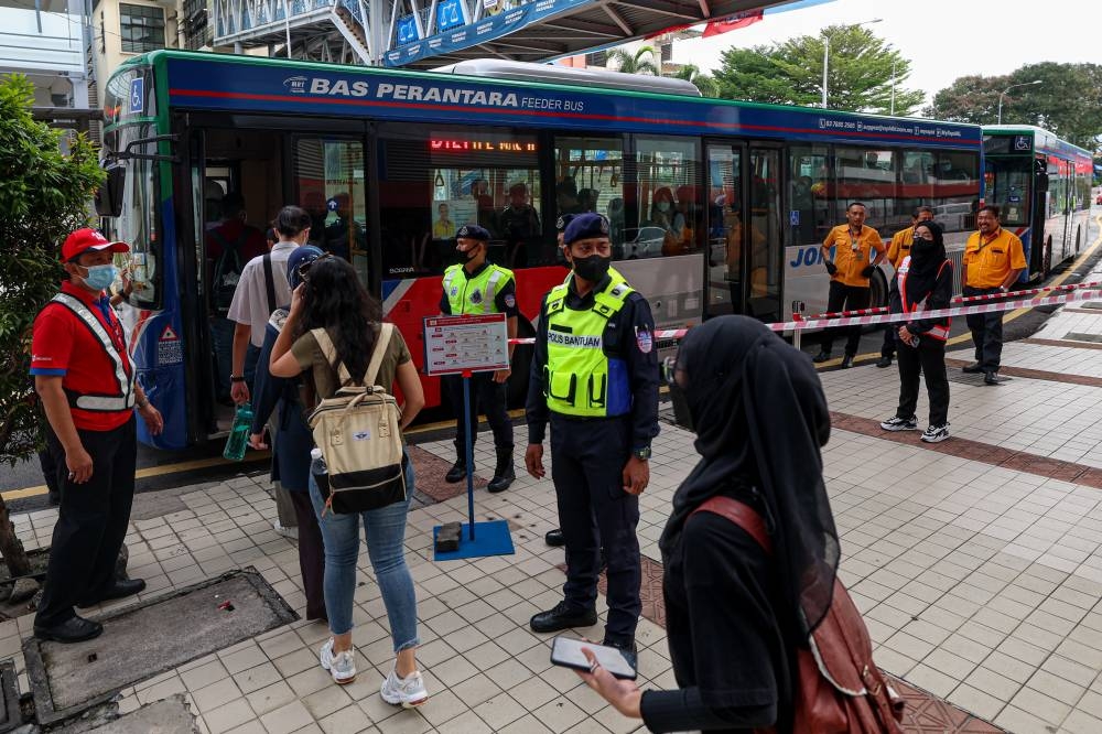 People board a RapidKL bus at the Damai LRT station in Kuala Lumpur November 10, 2022. — Bernama pic