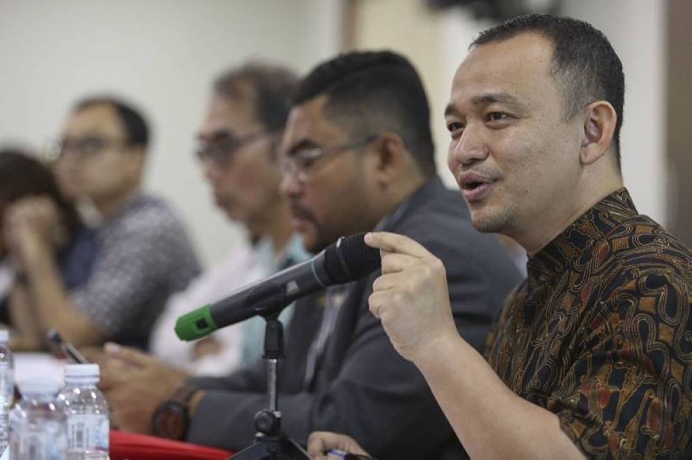 Pakatan Harapan’s Simpang Renggam parliamentary candidate Maszlee Malik has apologised for generalising Umno supporters after he was heckled and barred from visiting a temporary flood relief centre located in Simpang Renggam. — File picture by Yusof Mat Isa