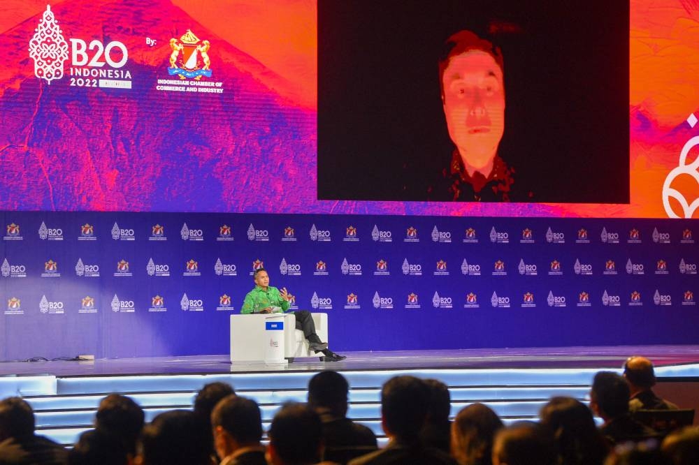 Tesla CEO and Twitter owner Elon Musk (R) speaks virtually with Anindya Bakrie (L), Chairman of Supervisory Board of Indonesian Chamber of Commerce and Industry, at the B20 Summit as part of the G20 dialogue in Nusa Dua on the Indonesian resort island of Bali on November 14, 2022. — AFP pic