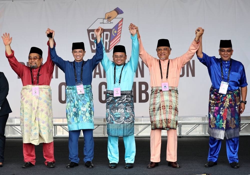 The Gombak parliamentary seat will see a five-cornered fight between independent candidate Zulkifli Ahmad, Perikatan Nasional’s (PN) Datuk Seri Mohamed Azmin Ali, Pakatan Harapan’s Datuk Seri Amirudin Shari, Pejuang’s Aziz Jamaludin Mohd Tahir and Barisan Nasional’s Datuk Megat Zulkarnain Omardin. — Bernama pic