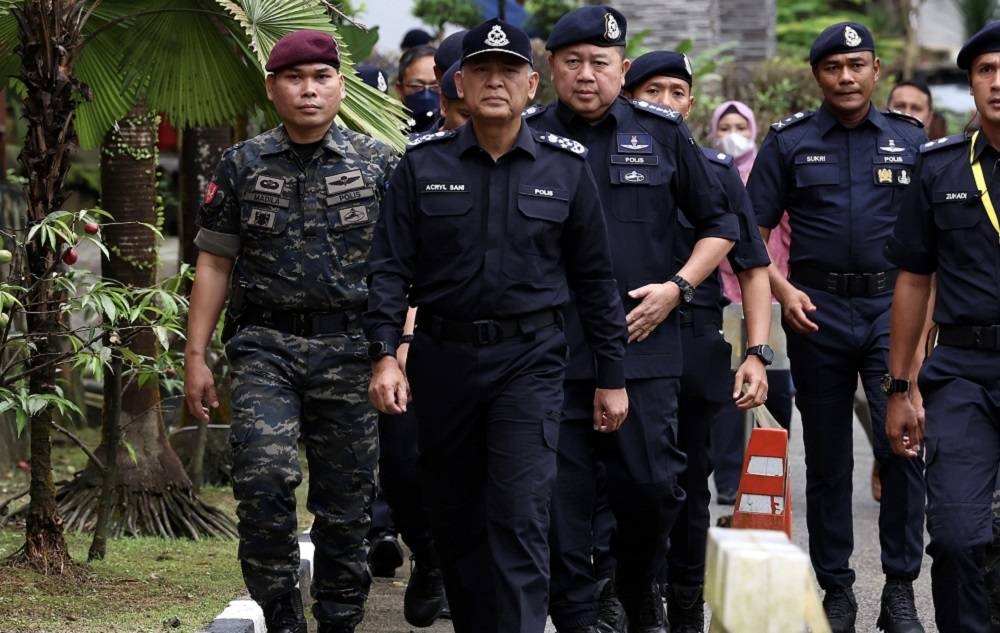 Tan Sri Acryl Sani Abdullah Sani ketika arrives to cast his vote during early voting at Bukit Aman November 15, 2022. — Bernama pic