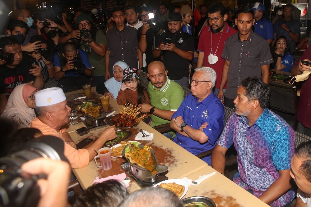 PM Datuk Seri Ismail Sabri Yaakogb and Khairy Jamaluddin, Barisan Nasional's Sungai Buloh candidate meeting voters at Kota Damansara. Nov 14 , 2022. — Picture by Choo Choy May